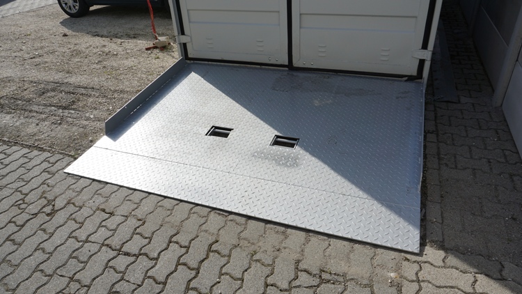 Kontener_beallo_rampa_8t_vetites (5).JPG